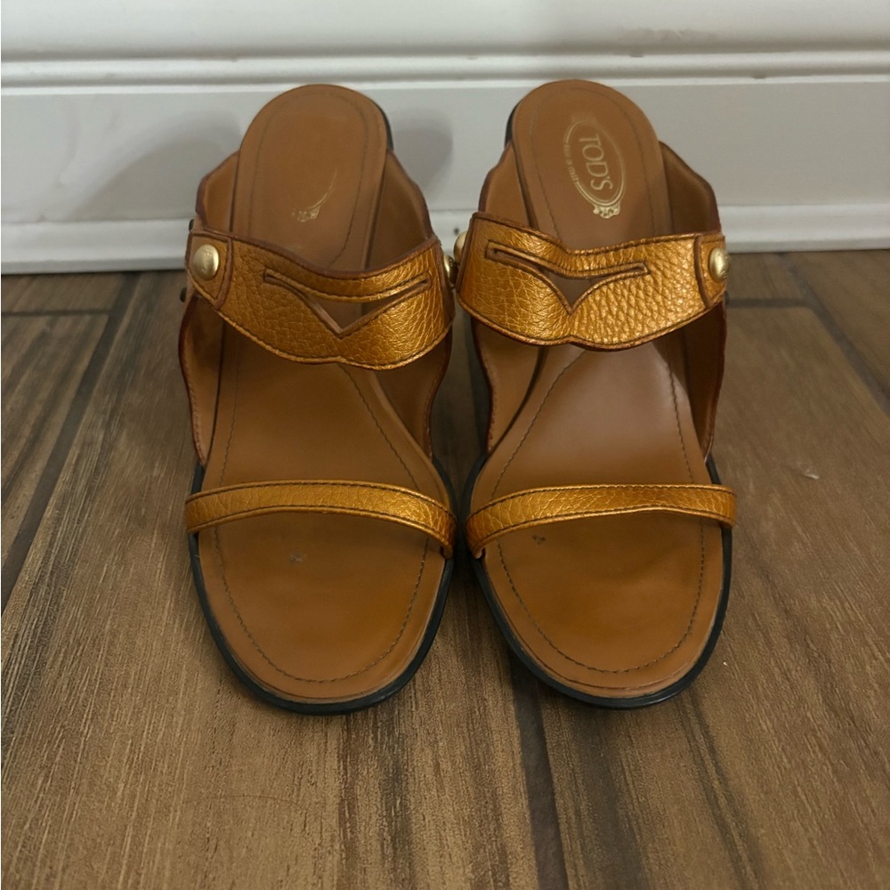 Tod's Tan Leather Sandals with Adjustable Straps - Picture 1 of 5